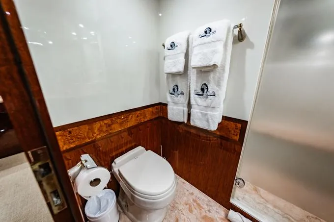 Southern Belle Yacht Photos Pics VIP Head