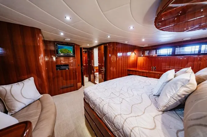 Southern Belle Yacht Photos Pics VIP Looking Aft