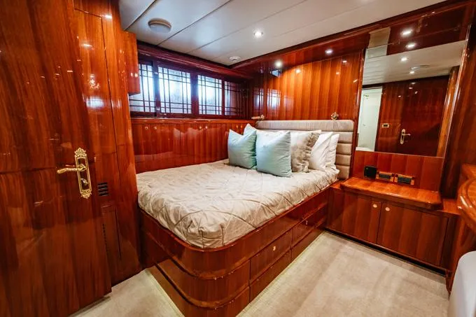 Southern Belle Yacht Photos Pics Stbd. Guest Cabin