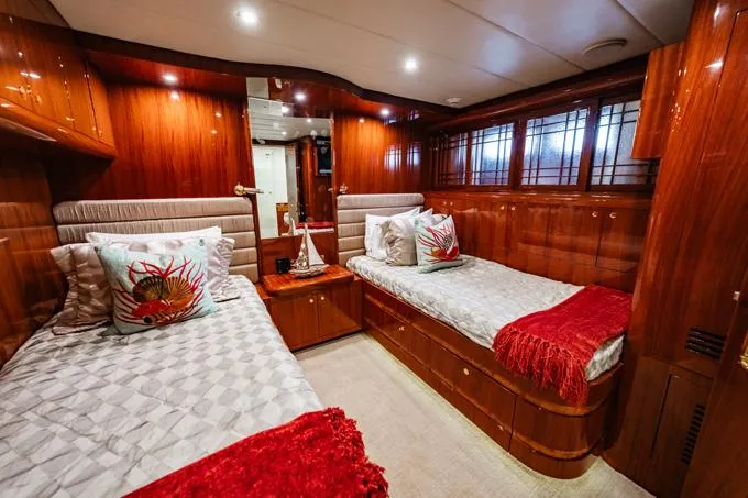 Southern Belle Yacht Photos Pics Port Side Twin Cabin