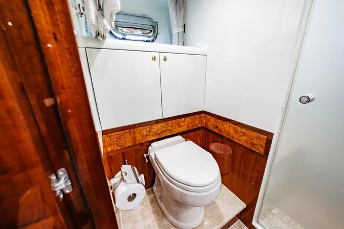 Southern Belle Yacht Photos Pics Port Side Guest Head