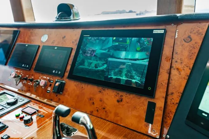 Southern Belle Yacht Photos Pics Helm Detail