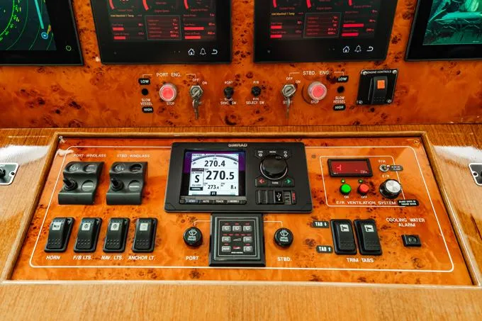 Southern Belle Yacht Photos Pics Helm Detail