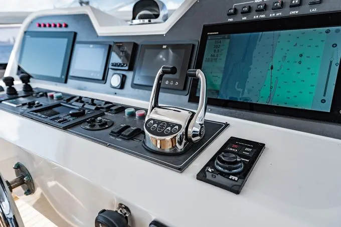 Southern Belle Yacht Photos Pics Helm Detail