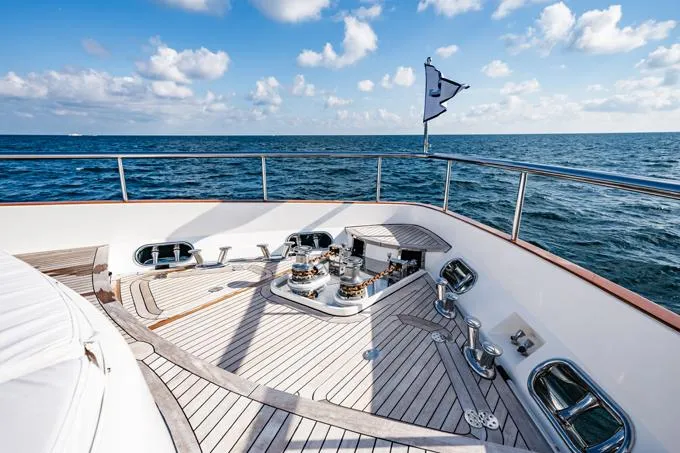 Southern Belle Yacht Photos Pics Bow