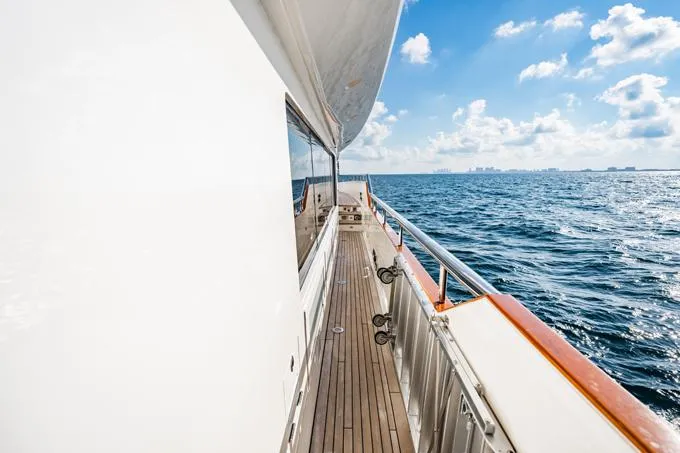 Southern Belle Yacht Photos Pics Wide Side Deck