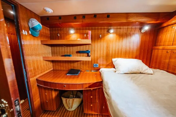 Southern Belle Yacht Photos Pics Captain's Cabin