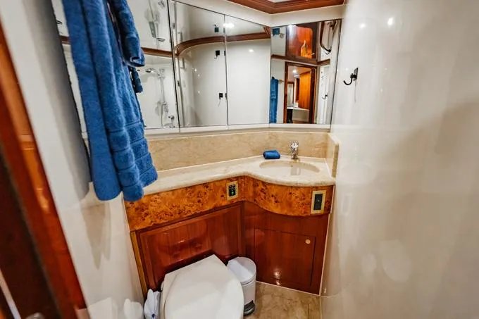 Southern Belle Yacht Photos Pics Captain's Head