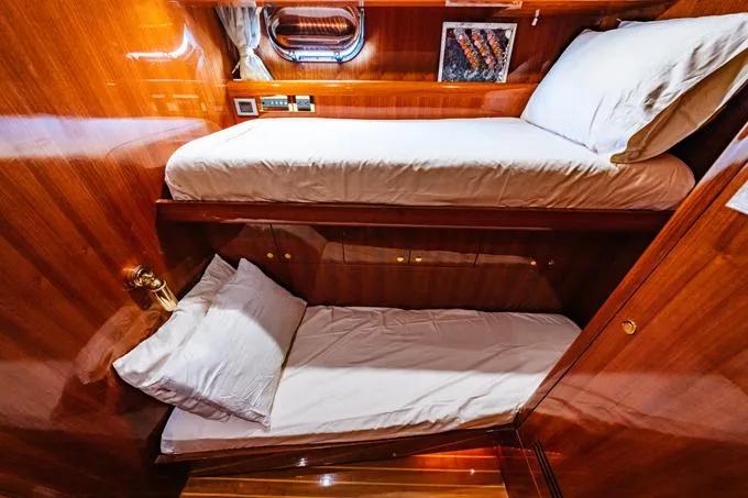 Southern Belle Yacht Photos Pics Crew Cabin