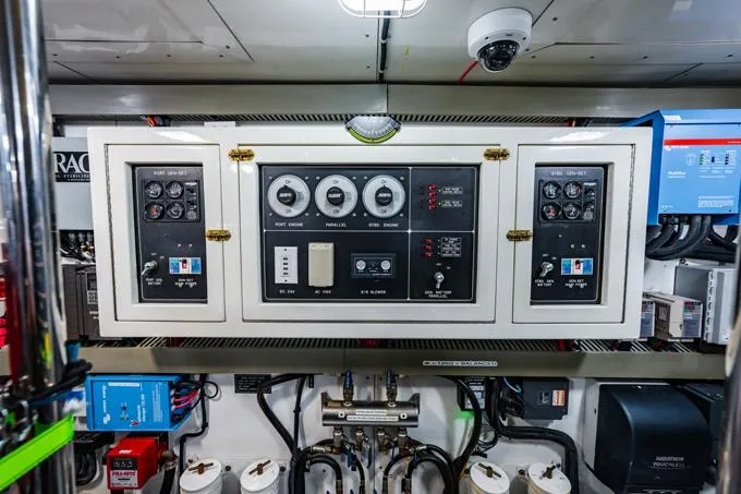 Southern Belle Yacht Photos Pics Engine Room Aux. Controls
