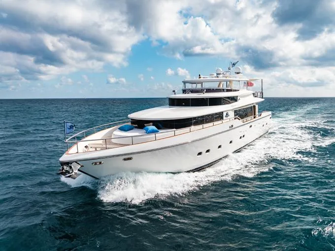 Southern Belle Yacht Photos Pics Bow Quarter