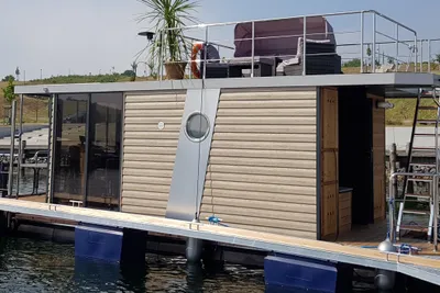 2026 Campi 300 Houseboat