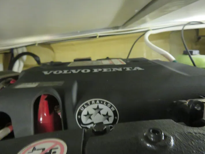 38 Special Yacht Photos Pics Volvo Penta engine in 2006 Carver 38 Super Sport boat.