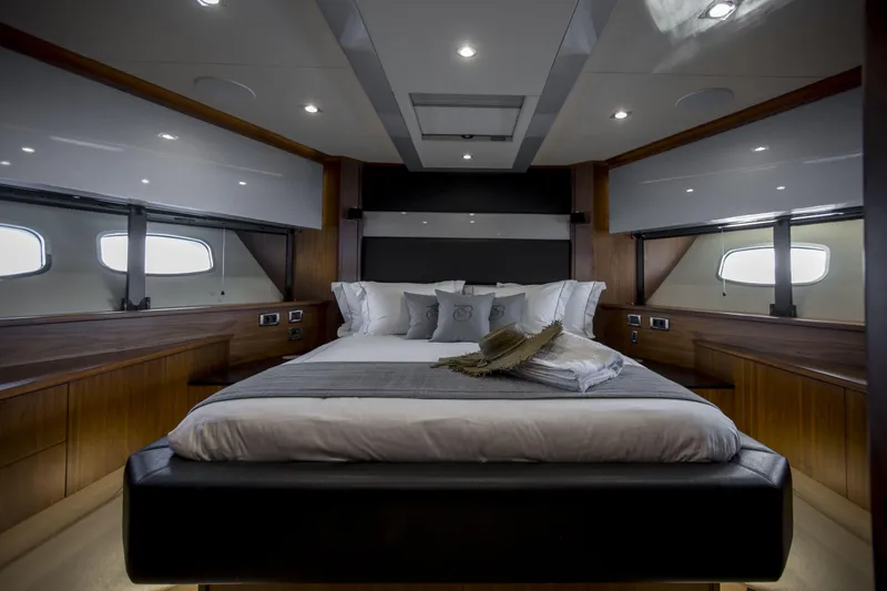 P'ocean Yacht Photos Pics Luxurious bedroom interior of 2009 Sunseeker Predator 84 yacht with modern design.