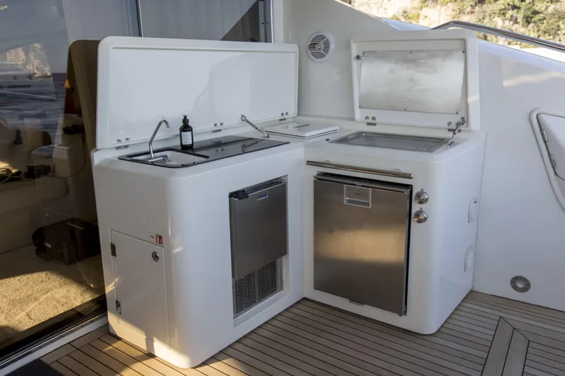 P'ocean Yacht Photos Pics Outdoor kitchen on 2009 Sunseeker Predator 84 yacht with grill and sink.