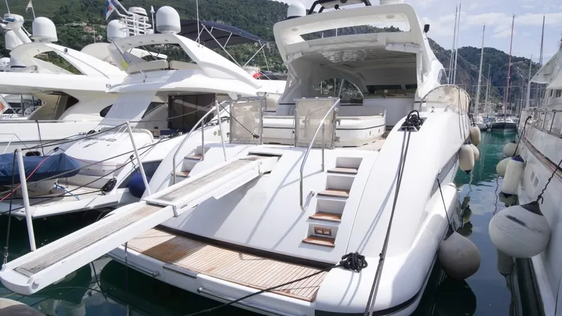  Yacht Photos Pics 03 Exterior