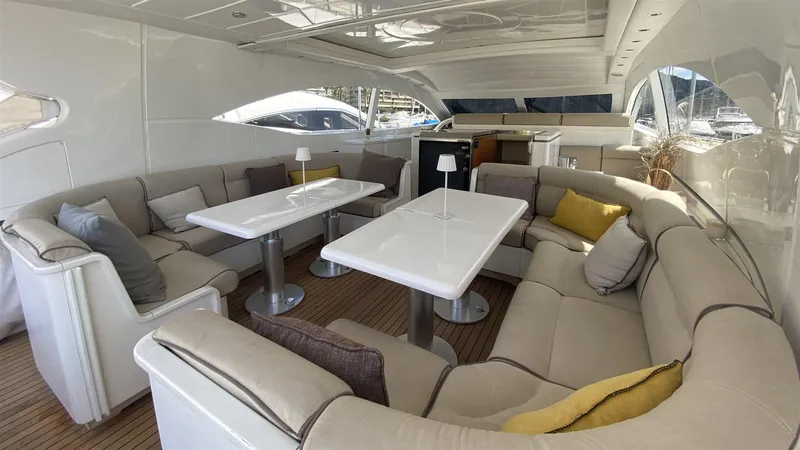  Yacht Photos Pics 16 Lounge Area