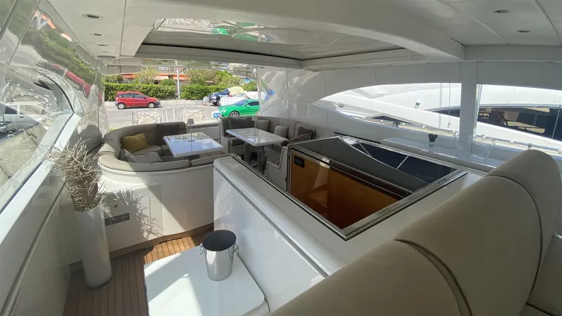  Yacht Photos Pics 18 Lounge Area