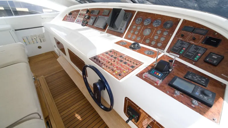  Yacht Photos Pics 24 Pilot