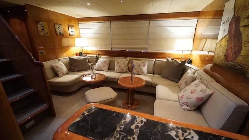  Yacht Photos Pics 28 Saloon