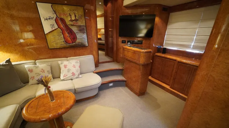  Yacht Photos Pics 31 Saloon