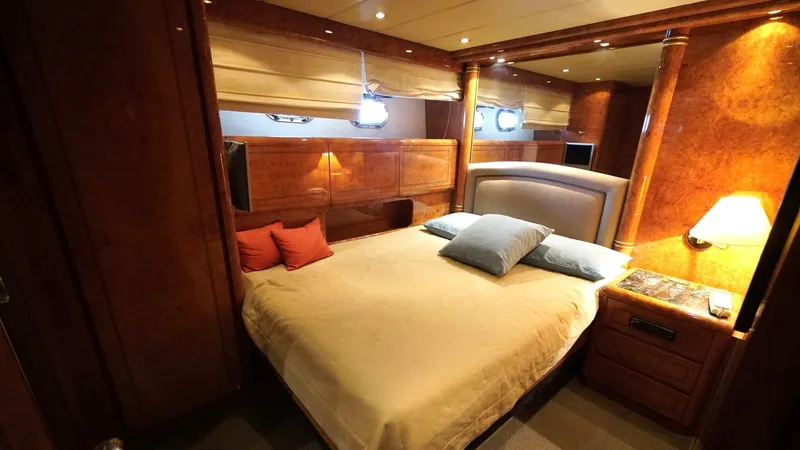  Yacht Photos Pics 37 VIP Cabin
