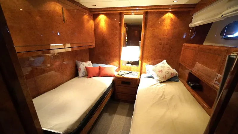  Yacht Photos Pics 42 Guest Cabin