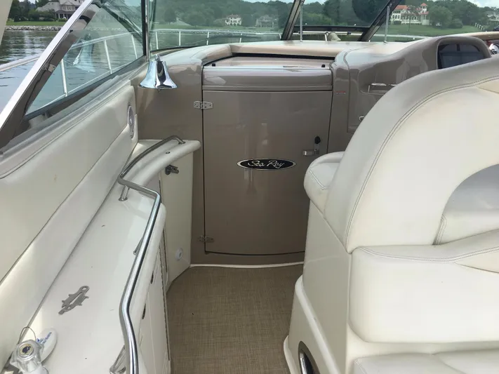  Yacht Photos Pics 2000 Sea Ray 410 Sundancer interior with beige seating and cabinetry.