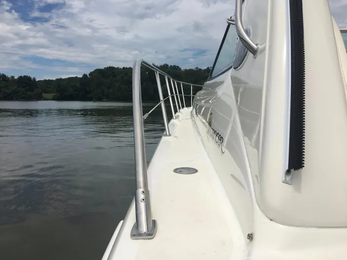  Yacht Photos Pics Sea Ray 410 Sundancer 2000 yacht on calm water, side view with railing.