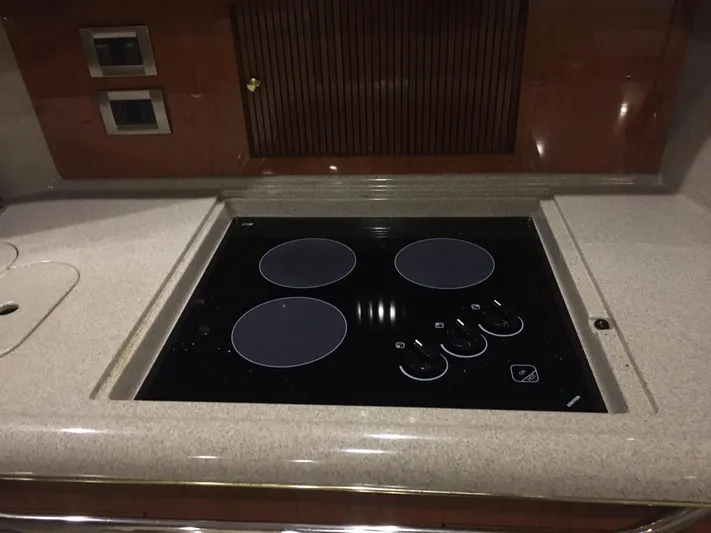  Yacht Photos Pics Stovetop in 2000 Sea Ray 410 Sundancer yacht kitchen, featuring sleek design and modern controls.