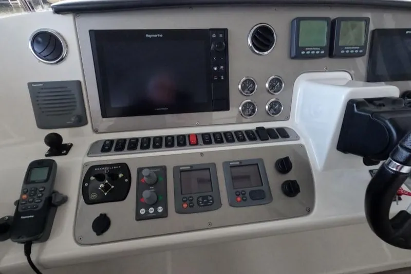 Long Hot Summer Day Yacht Photos Pics Helm left.JPG