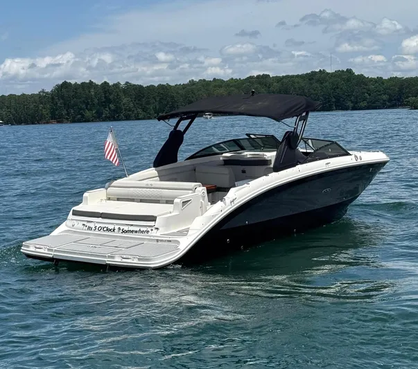  Yacht Photos Pics 2020 Sea Ray 290SDX boat on a lake with American flag, under a clear sky.