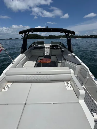  Yacht Photos Pics 2020 Sea Ray 290SDX boat on water, featuring spacious seating and sleek design.