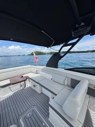  Yacht Photos Pics 2020 Sea Ray 290SDX boat interior with seating, table, and lake view.