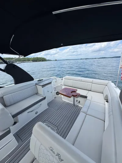  Yacht Photos Pics 2020 Sea Ray 290SDX boat interior with seating, table, and lake view.