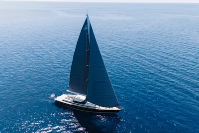 Alloy Yachts Dubois Design