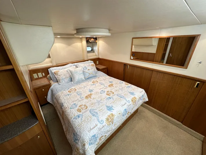 Solana Yacht Photos Pics Luxurious bedroom in 2000 Bayliner 5288 Pilot House Motoryacht with elegant bedding and wood accents.