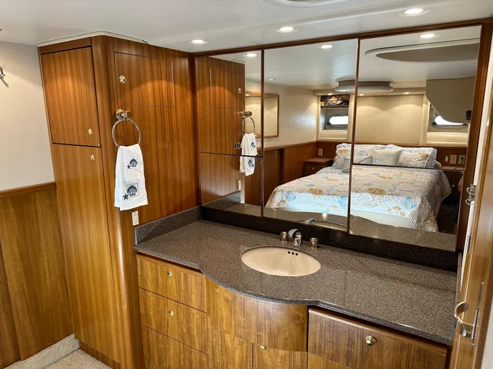 Solana Yacht Photos Pics Luxurious 2000 Bayliner 5288 yacht interior with wood cabinetry and cozy bedroom.
