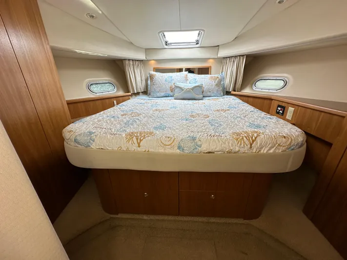 Solana Yacht Photos Pics Luxurious bedroom in 2000 Bayliner 5288 Pilot House Motoryacht with elegant bedding and wood accents.