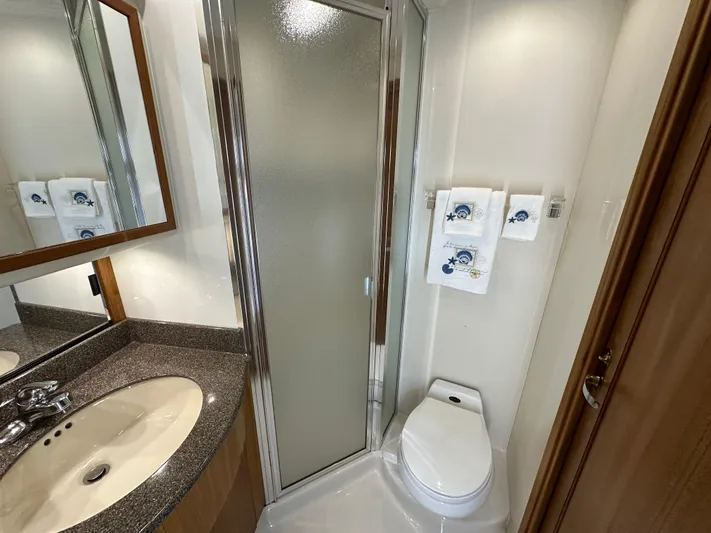 Solana Yacht Photos Pics Bathroom of 2000 Bayliner 5288 Pilot House Motoryacht with shower, sink, and toilet.