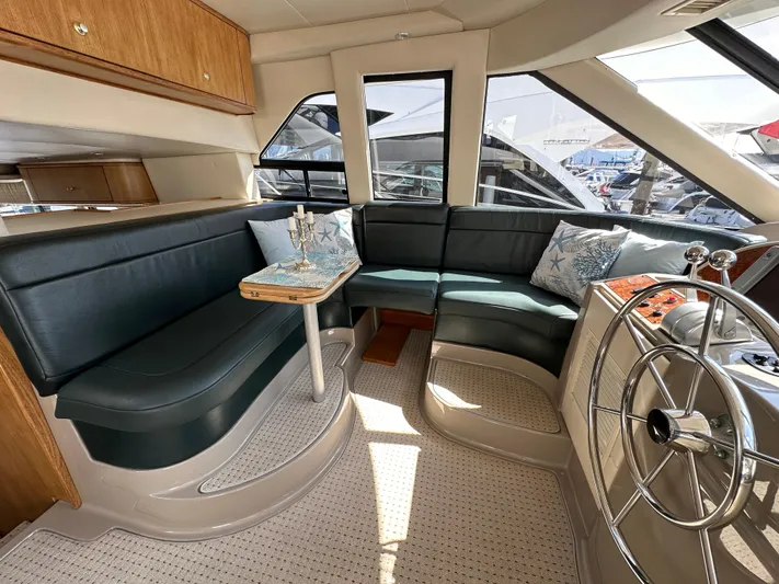 Solana Yacht Photos Pics Interior of 2000 Bayliner 5288 Pilot House Motoryacht with seating and steering wheel.