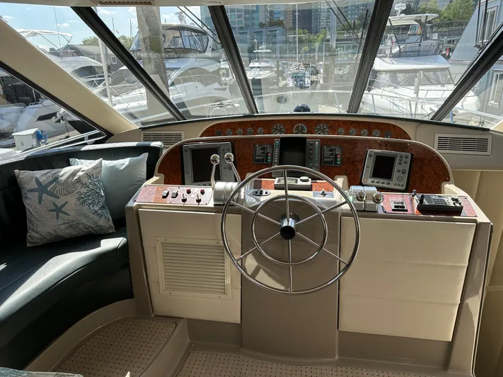 Solana Yacht Photos Pics 2000 Bayliner 5288 Pilot House Motoryacht helm with steering wheel and navigation instruments.