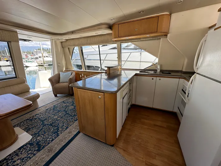 Solana Yacht Photos Pics Interior of 2000 Bayliner 5288 Pilot House Motoryacht with kitchen and seating area.