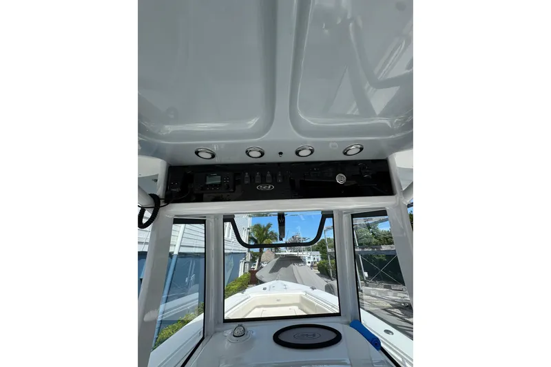  Yacht Photos Pics 2024 Sea Hunt Gamefish 27 Forward Seating boat interior with control panel and seating view.