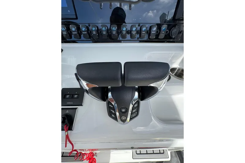  Yacht Photos Pics 2024 Sea Hunt Gamefish 27 Forward Seating boat controls and dashboard.