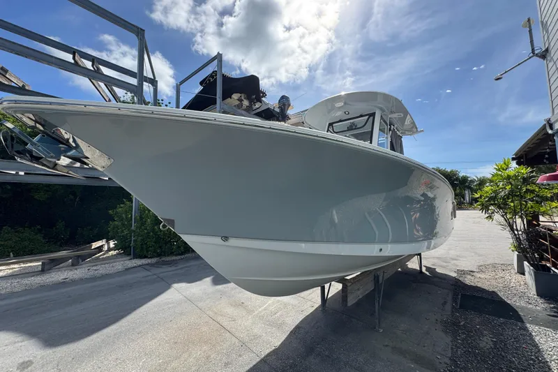  Yacht Photos Pics 2024 Sea Hunt Gamefish 27 Forward Seating boat on display under a clear sky.