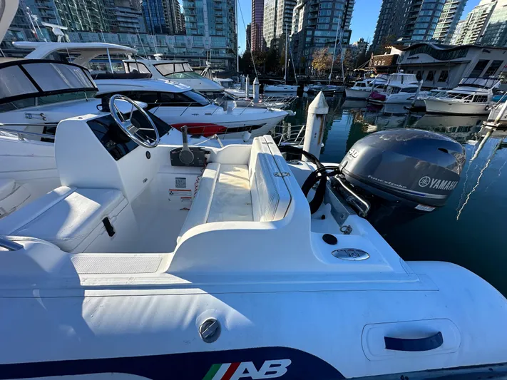 Solana Yacht Photos Pics Bayliner 5288 Pilot House Motoryacht, 2000, docked in a marina with cityscape background.