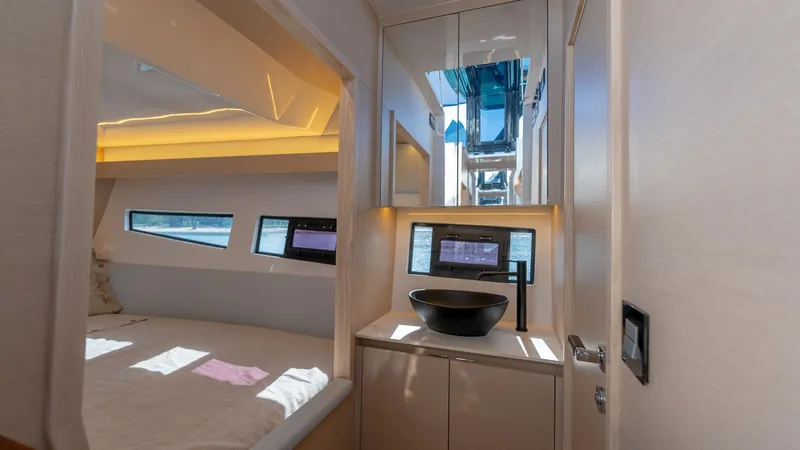 Zest Yacht Photos Pics 