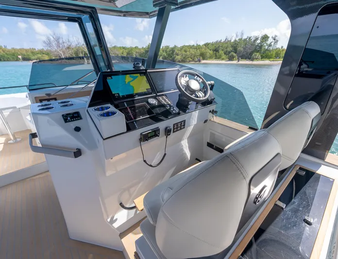 Zest Yacht Photos Pics 