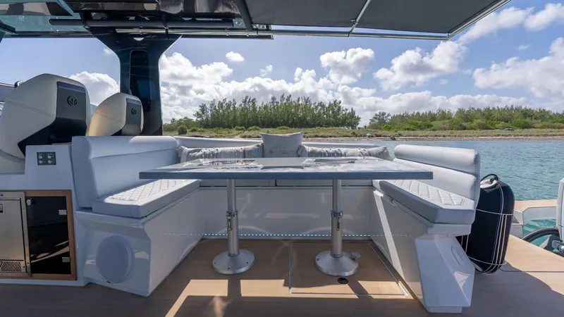 Zest Yacht Photos Pics 